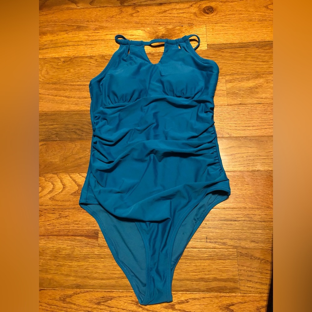 NWT! Cupshe bathing suit.